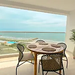 Charming Oceanfront Apartment With Balcony And Panoramic View, Cartagena Colombia