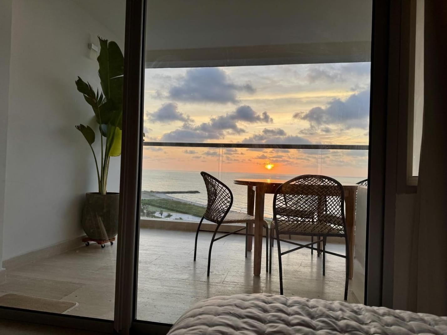 Charming Oceanfront With Balcony And Panoramic View, Colombia Apartamento *