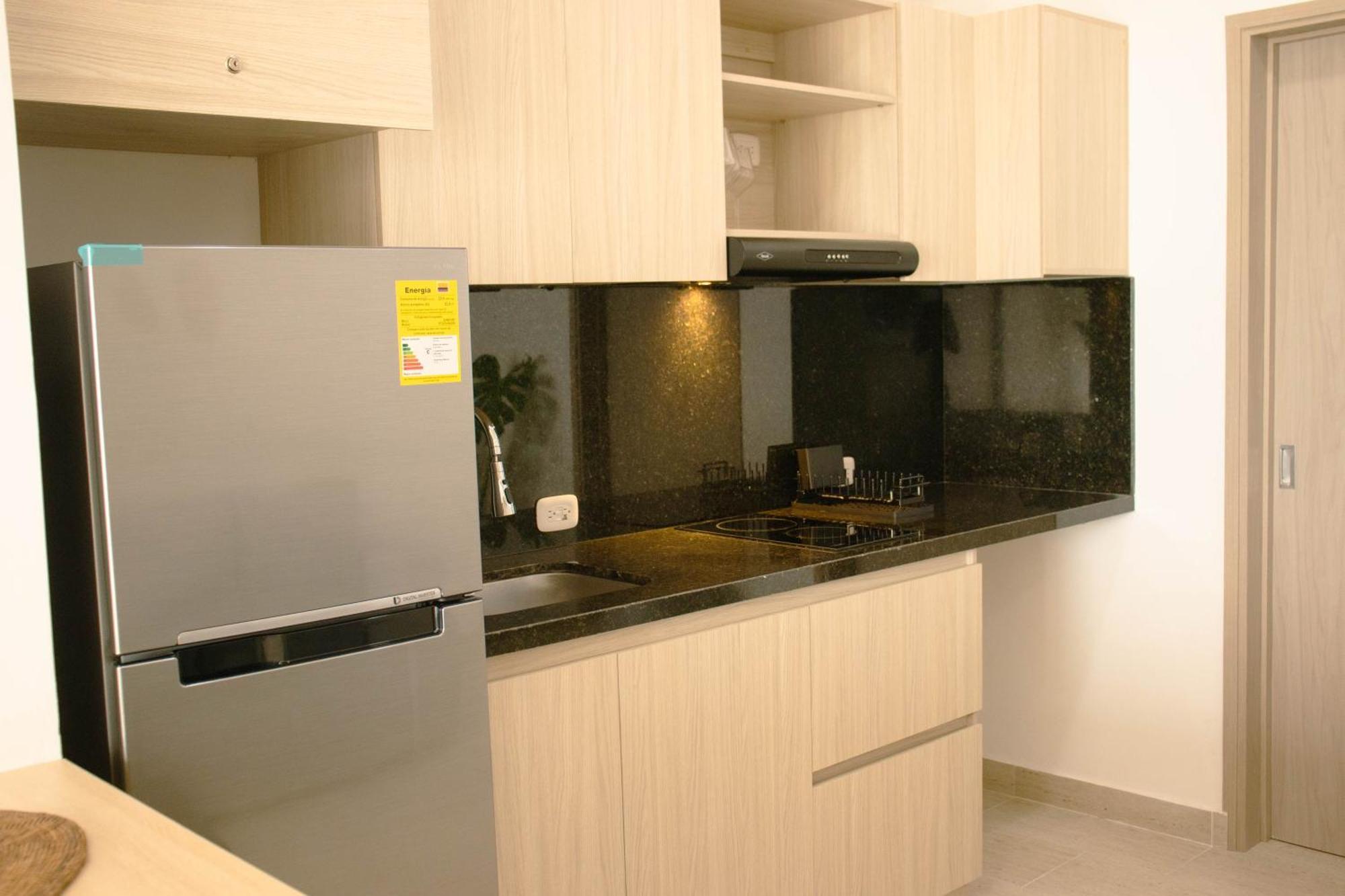 Charming Oceanfront With Balcony And Panoramic View, Colombia *