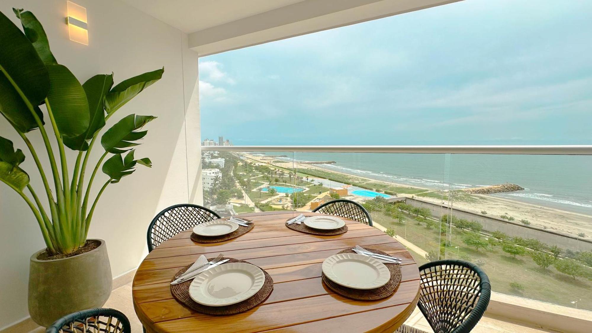 Charming Oceanfront With Balcony And Panoramic View, Colombia Apartamento