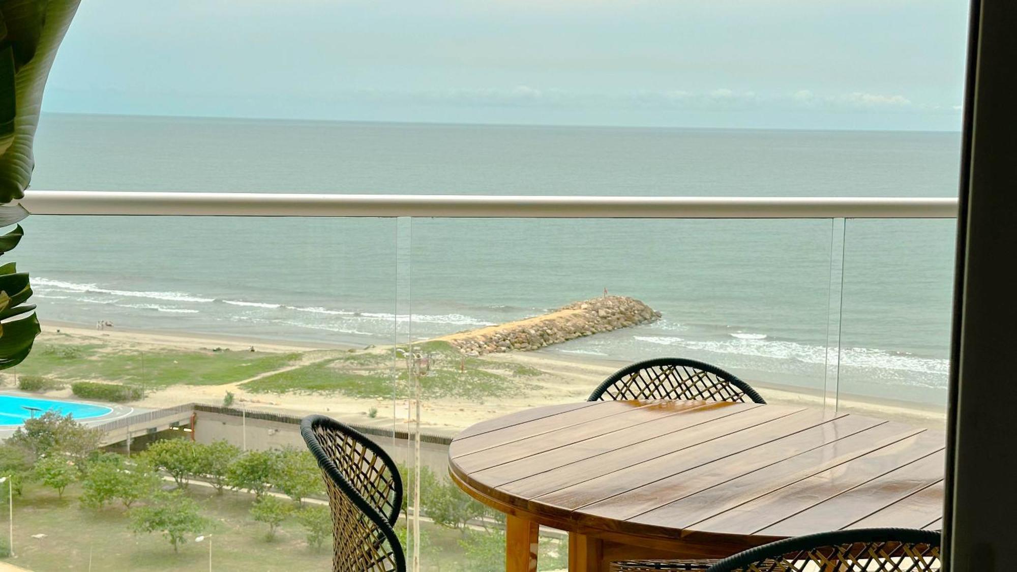 Charming Oceanfront With Balcony And Panoramic View, Colombia Cartagena